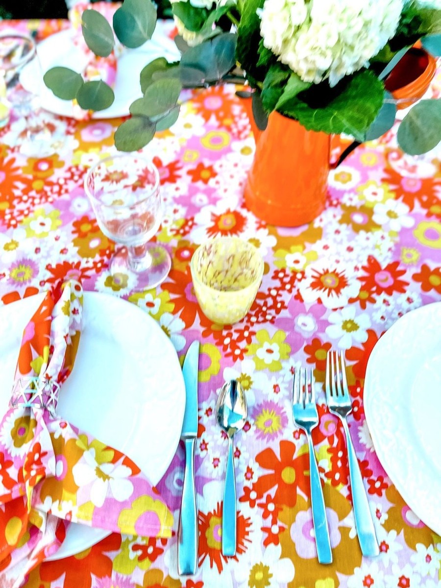 New Lesley Evers Linen Tablecloth Flower Power Sunburst