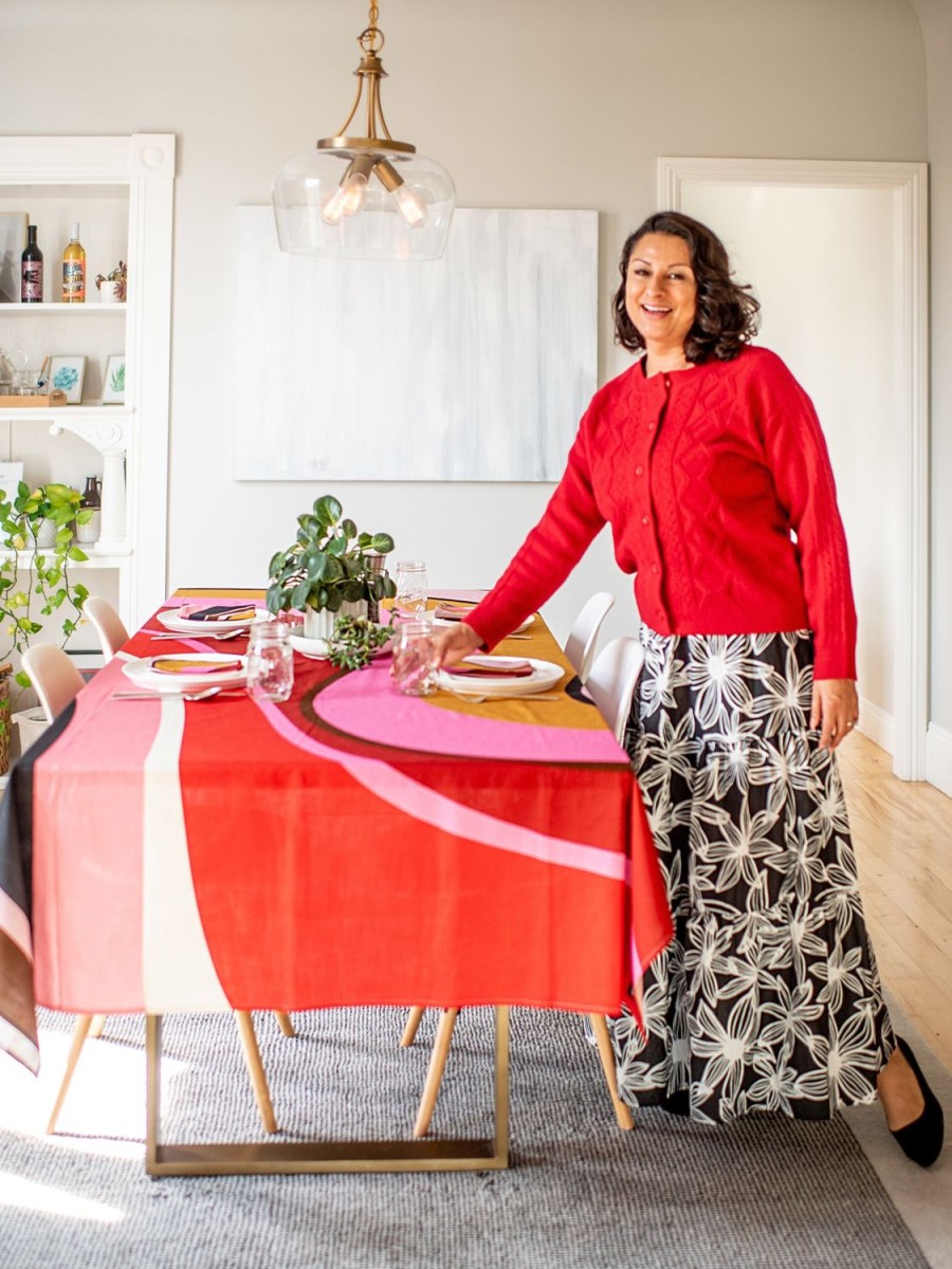 Clearance Lesley Evers Tablecloth Burgundy Wave