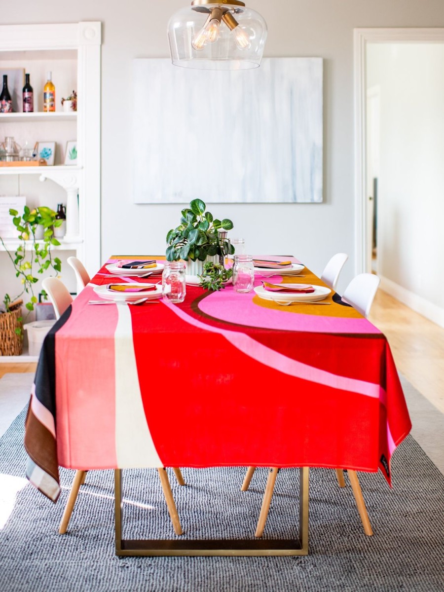 Clearance Lesley Evers Tablecloth Burgundy Wave